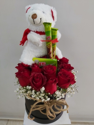 Kutuda 11 Gül Çikolatalar ve Ayıcık