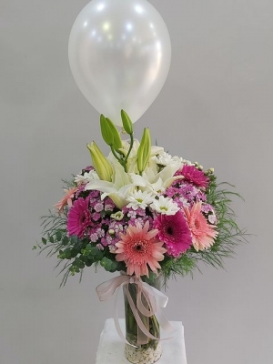 Uçan Balon Vazoda Çiçek Tasarımı